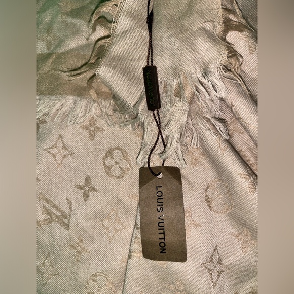 Shawl - Picture 3 of 3